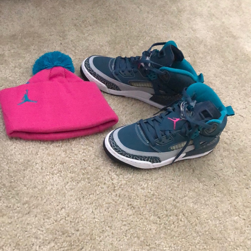 Jordan Spizikes and Beanie size 8 in women’s